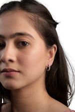 Load image into Gallery viewer, Eternelle Hoops Earrings
